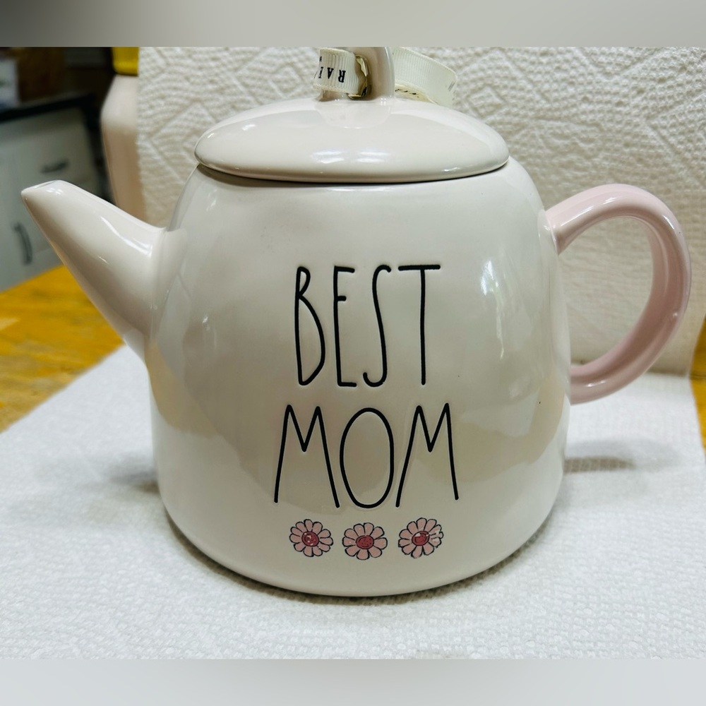 Rae Dunn nwot BEST MOM decorative tea pot 6” tall with lid. New condition